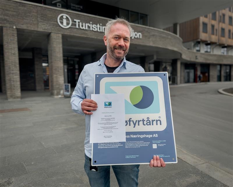 Nils Lavik Nils Lavik er godkjent Miljøfyrtårnkonsulent. Foto: Åsmund Aarsand